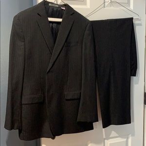 DKNY 42 R Men’s Black Suit